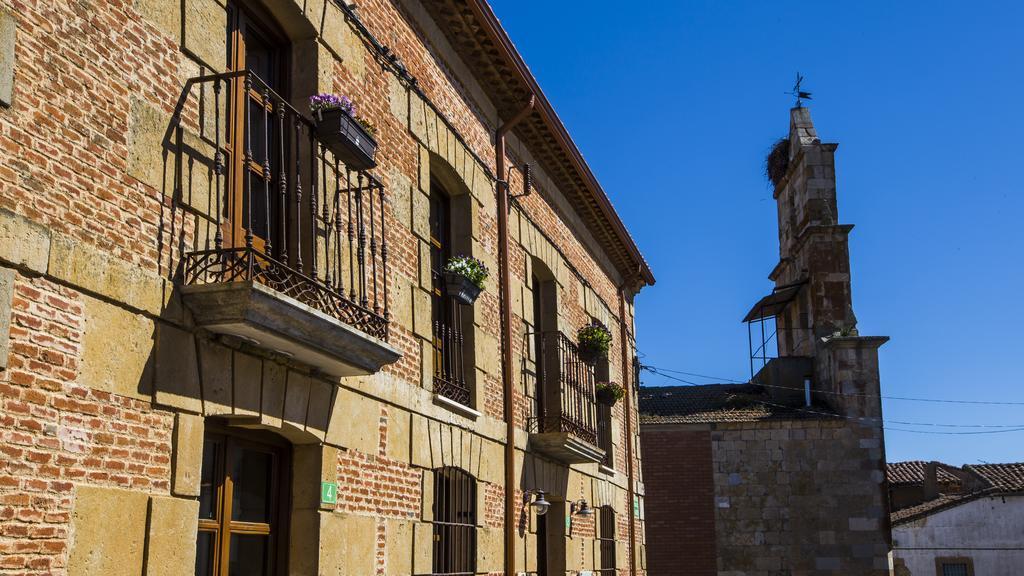 Posada Real Del Buen Camino Villanueva de Campean ภายนอก รูปภาพ